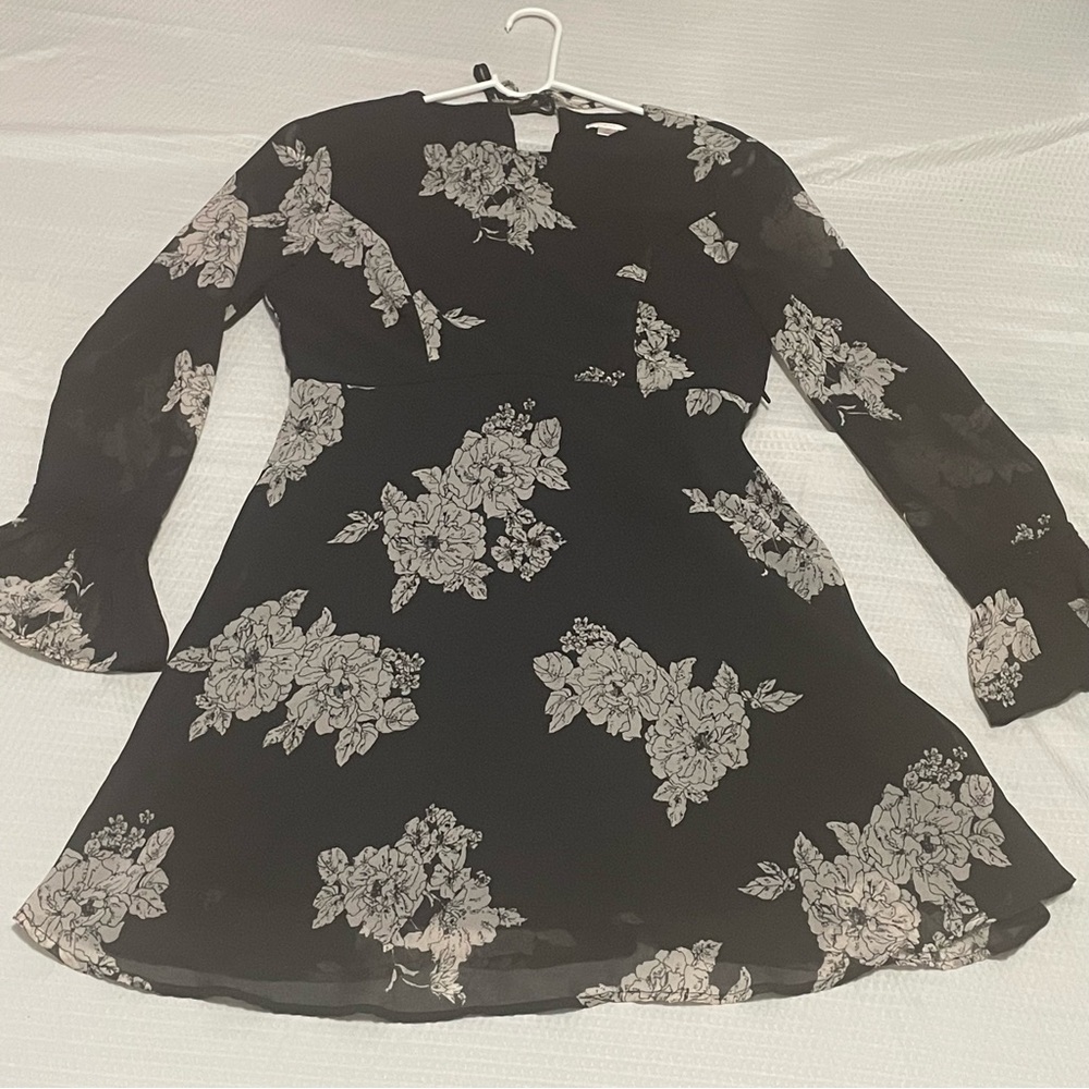 Xhilaration Black and White Floral Long Sleeve Dress